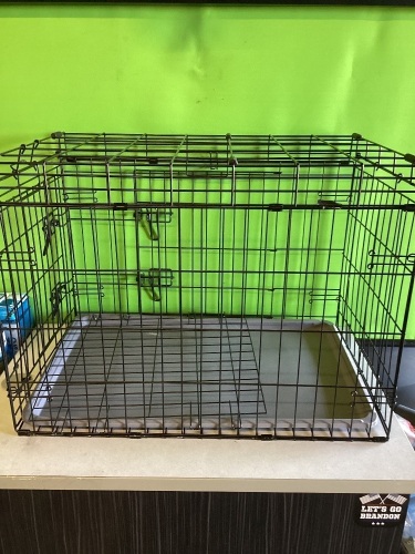 Black Dog Cage, With Easy Cleaning Tray, Like New - Lot 35