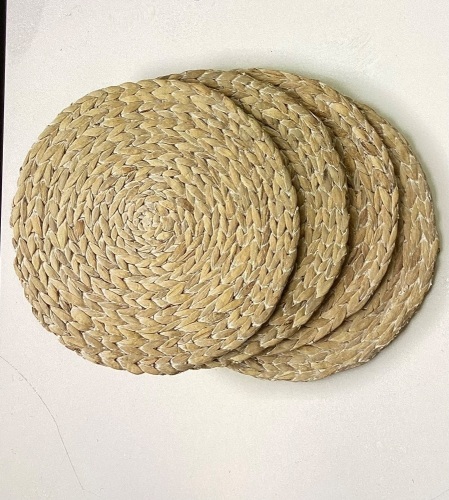 Benson Mills Water Hyacinth Braided Round Placemat Set of4 (Whitewash, 15" Round), Like New, Retail - $39.99 - Lot 147