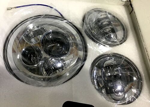 7" Motorcycle Headlight with 2 4.5" Passing Lamps - Lot 487