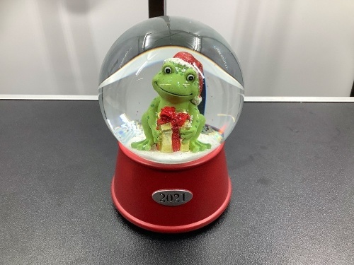 Lot of 4 Frog Musical Water Globes, Plays Jingle Bells, Appears New - Lot 101