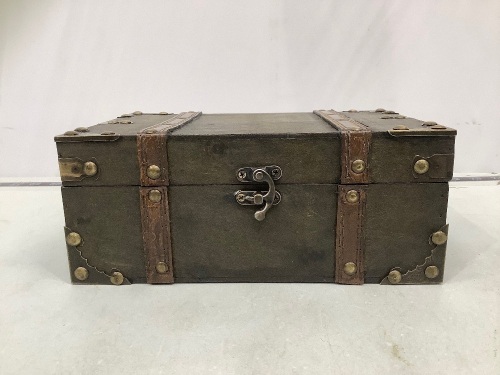 Small Storage Box, Appears New - Lot 284