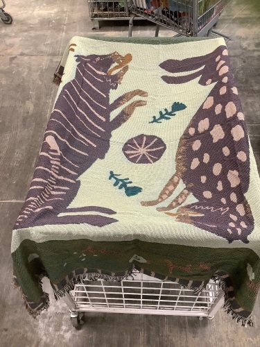 48x62 Throw Blanket, Appears New - Lot 557