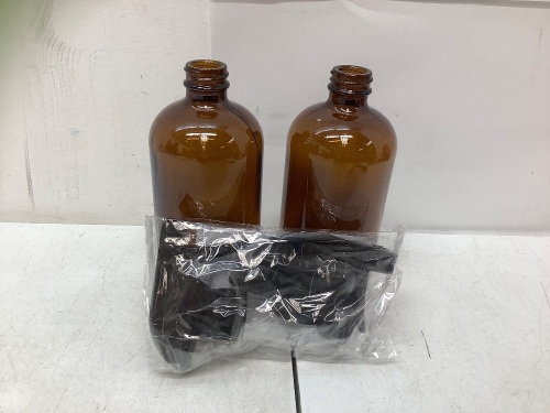 Set of 2 Glass Bottles With Sprayers, Appears New - Lot 560
