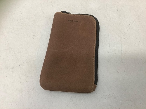 Hide & Drink Leather Case - Lot 355