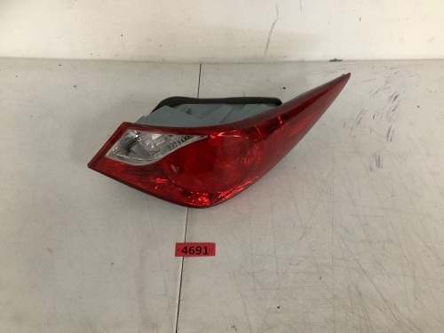 Hyundai Sonata Right Tailight - Lot 4691