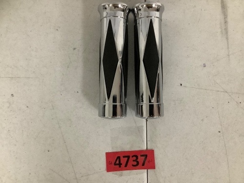 Diamond Rail Handlebar Grips - Lot 4737