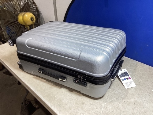3 Piece Hard Case Spinner Luggage, Silver - Lot 735
