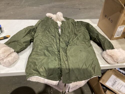 Women's Winter Jacket - Size Large - Lot 144