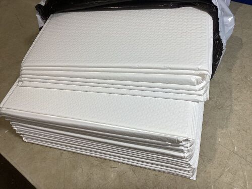 Lot of Shipping Envelopes with Inner Bubble Wrap - Lot 568