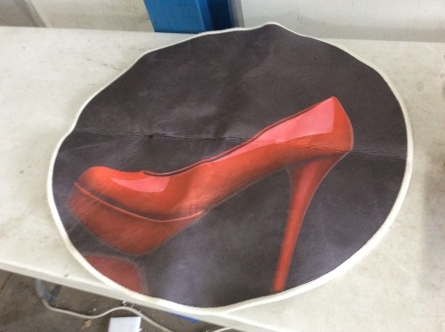 Red High Heel Round Rug - E-Commerce Return - Lot 758