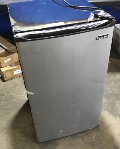 Magic Chef 3.5-Cu. Ft. Refrigerator with Full-Width Freezer Compartment - Appears New with Cosmetic Damage, Tested/Works  - Lot 143