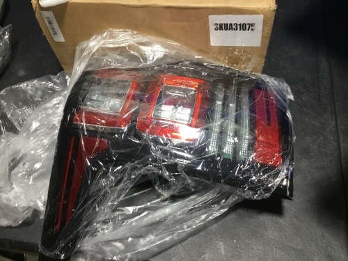 Pair of Rear Tail Lights for Range Rover 13-20 - Appears New - Lot 622