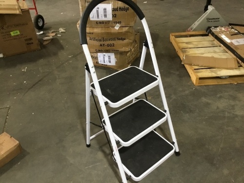 3 Step Ladder - Appears New - Lot 1117
