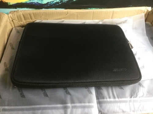 Case of (40) MOSISO Water Repellent Neoprene Laptop Sleeves for 13" Laptops - New  - Lot 907