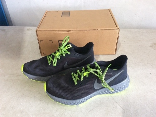 Nike Revolution 5 Running Shoes, Mens 8 - Appear New - Lot 127