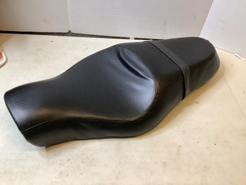 Driver and Passenger Seat 2 up for Harley Sportster XL883, 1200 N Iron 48 72 US BTI, Ecommerce Return/Appears New - Lot 295