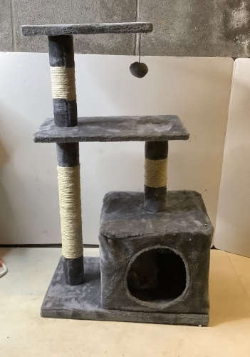 Cat Tower, Appears New - Lot 313