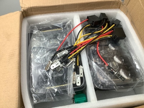 Auto Headlights, E-Commerce Return/Appears New - Lot 314