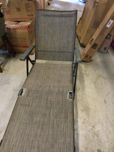 Outdoor Patio Lounge Chair, Brown, E-Commerce Return - Lot 408