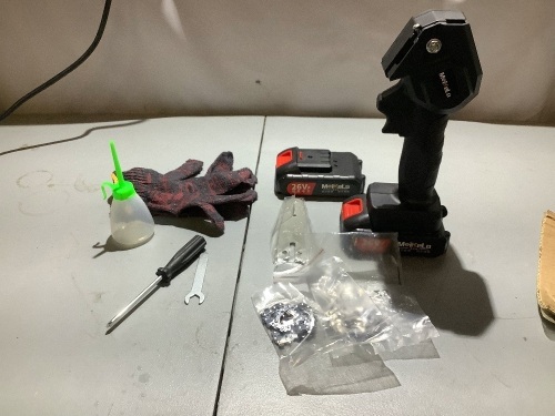 MKING Mini Chainsaw, 4 in, Cordless Electric Portable Battery, 24V - Lot 272