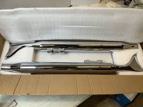 36 & 34 Chrome O.D Fishtail Exhaust Pipe Slips Ons for Harley Touring 1995-2016 - Lot 184