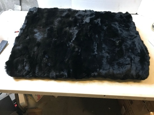 Faux Fur/Hideskin Blanket, X-Large - Lot 400
