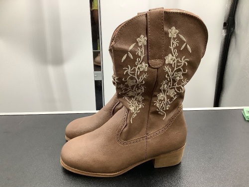 Western Boots with Floral Embellishment, Women's Size Unknown - Lot 305