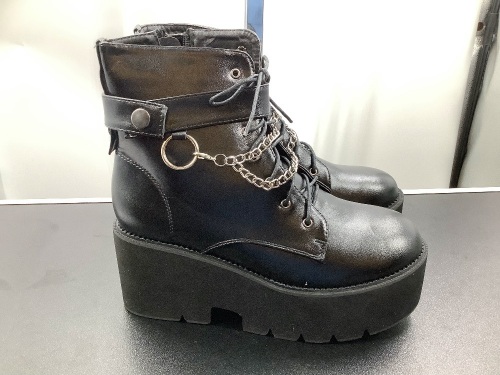 Boots w/ Chain Embellishment, Black, Size 9 - Lot 297