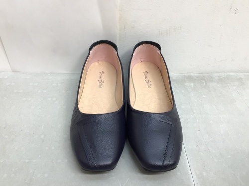 Womens Flats, 7.5 - Lot 202