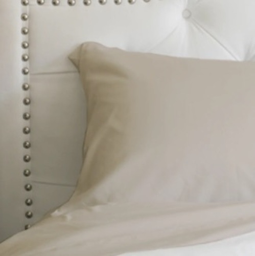 PeachSkin Sheet Queen Bedsheet Set, New, Retail 159.95 - Lot 371
