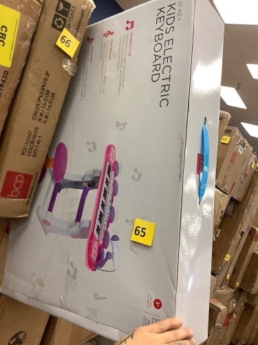37 Key Kids Electric Keyboard - Lot 65