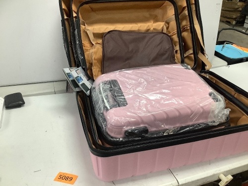 Set of 4 Pink Suitcases - Lot 5089
