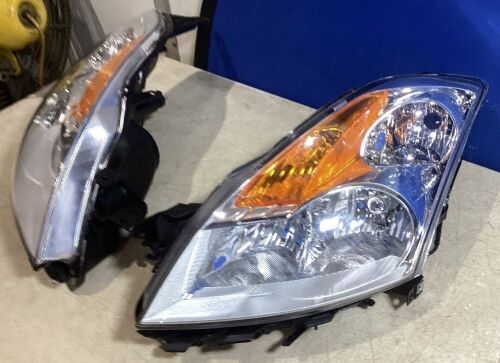 Front Headlights for 2007-2009 Nissan Altima - Lot 701