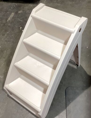 4-Step Pet Stairs - Lot 860