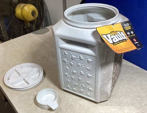 Vittles Vault - Dog and Cat Food Storage Container - Lot 896