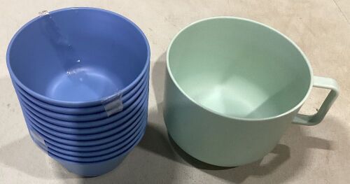 Lot of (1) Soup Mug and (11) Mini Bowls - Lot 940