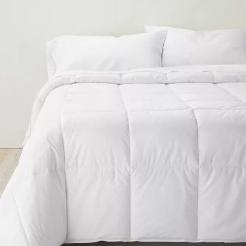 Mid Weight Premium Down Alternative Comforter - Full/Queen Size - Lot 1058