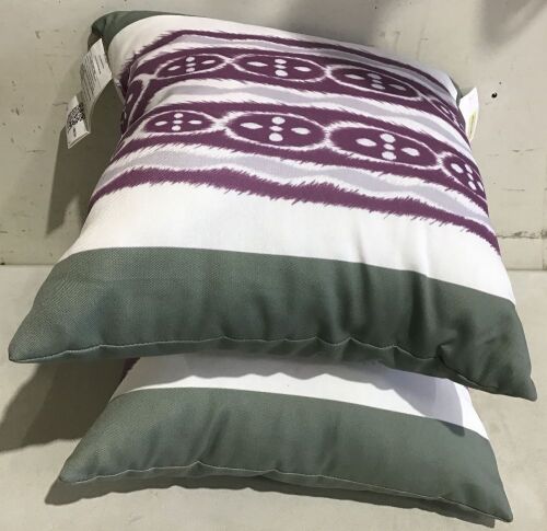 Lot of (2) Throw Pillows - Lot 738
