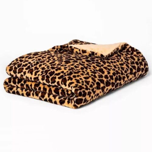 55"x80" 15lbs Faux Fur Weighted Blanket with Removable Cover Leopard - Lot 838