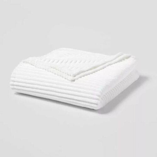 Lot of (2) Ribbed Plush Bed Blankets - Full/Queen and Twin/XL Twin Sizes - Lot 865