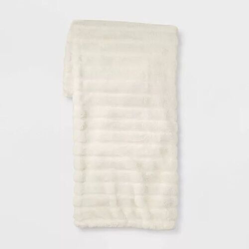 Textured Faux Fur Reversible Throw Blanket - Lot 1124