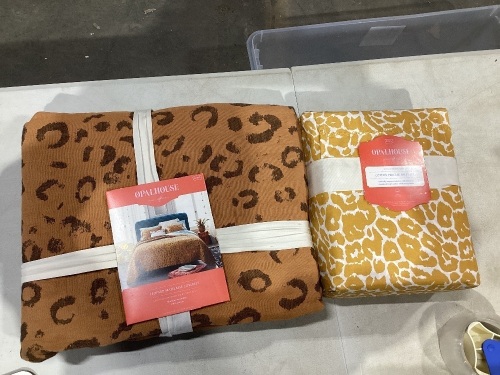 Opalhouse Leopard Matelasse Coverlet & Cotton Percale Sheet Set, King Size  - Lot 1021