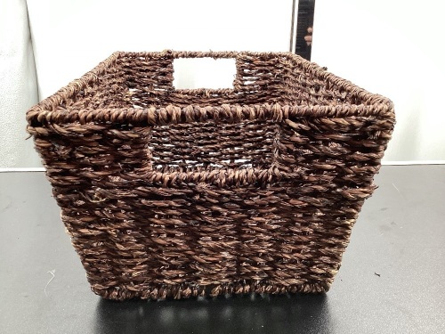 Lot of 4 Wicker Storage Baskets w/ Handles - Lot 209