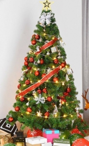 6 Ft Green Pvc Artificial Christmas Tree - Lot 112