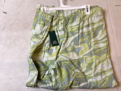 Lot of 33 Green Swirl Women's Sweats, Assorted Sizes, XS-4, S-7, M-9, L-8, XL-5 - Lot 183