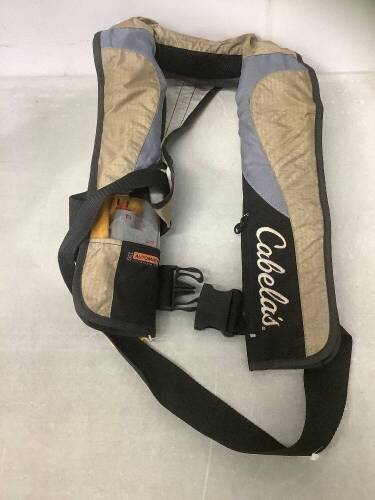 Life Vest, Size: Adult - Universal - Lot 325