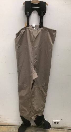 Womens Stocking Foot Waders, Size LR - Lot 24