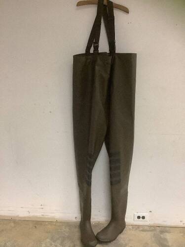 White River Fly Shop Waders, Mens 14, Defective - Rip - Lot 672