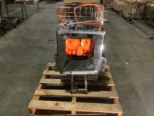 Orange Juicer - Front Cover is Damaged, Viewing Plastic Broken - Lot 592