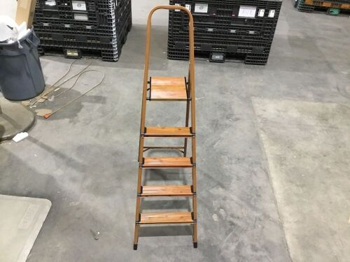 Woodgrain Aluminum Step Ladder  - Lot 1063